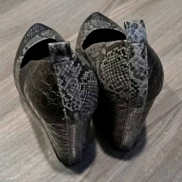 Aldo | Chunky Platform Wedge | Black Snakeskin Heels | 8.5W | Like New. - Picture 3 of 10